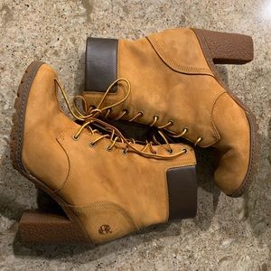 TIMBERLAND WOMEN’S 6 GLANCY WHEAT NUBUCK BOOTS